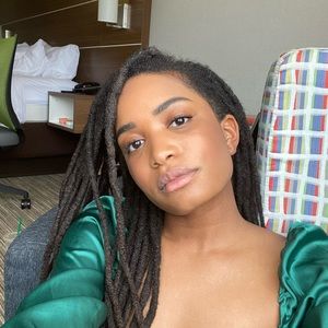 Meet your Posher, Courtney